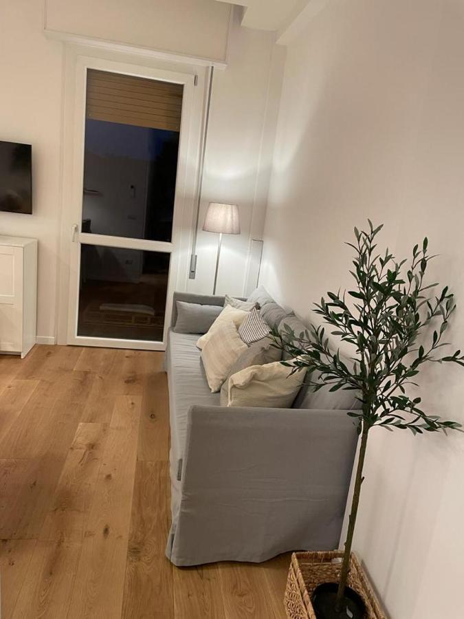 Est Apartment *